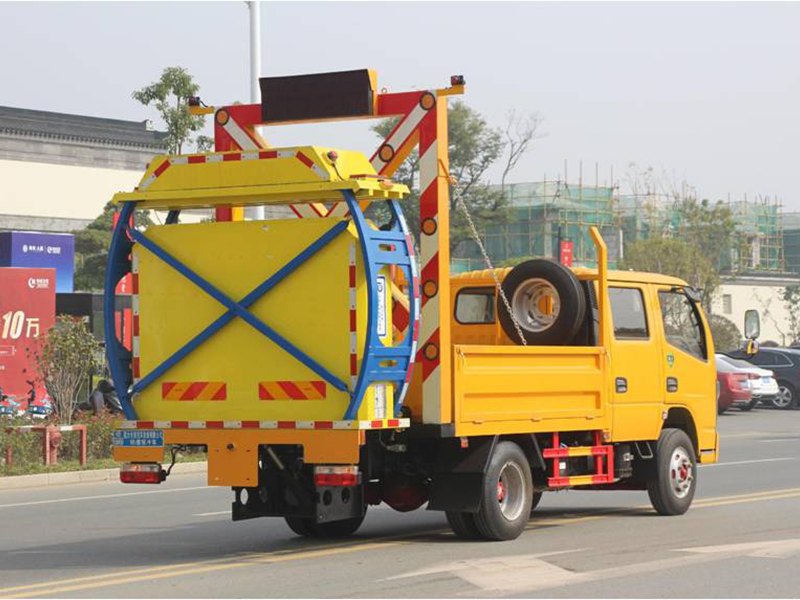 東風多利卡D6雙排防撞緩沖車