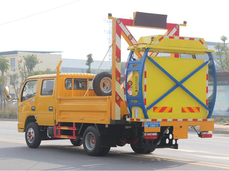 東風多利卡D6雙排防撞緩沖車