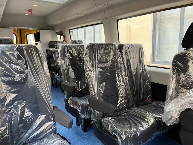 依維柯9-11座救險車