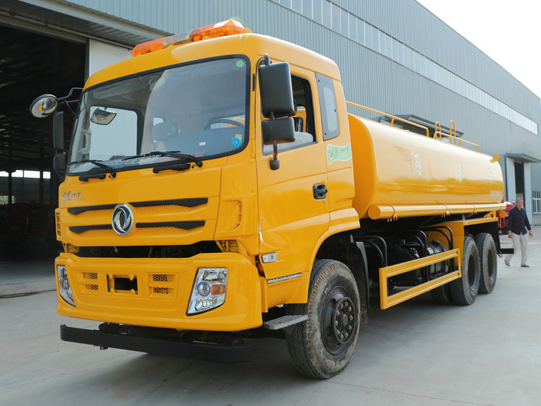 自裝卸式垃圾車上崗 讓環衛工省時省力