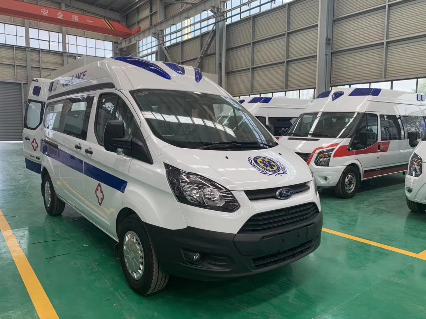 狂奔7余小時為生命接力,“網絡紅人救護車”僅內部設備就價